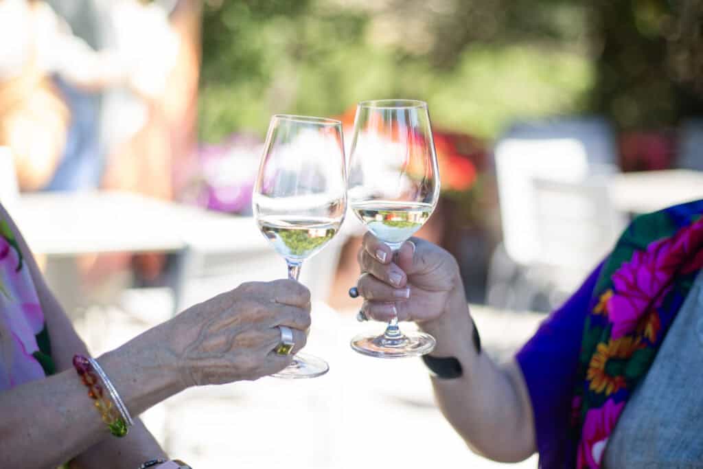 Two glasses cheers each other